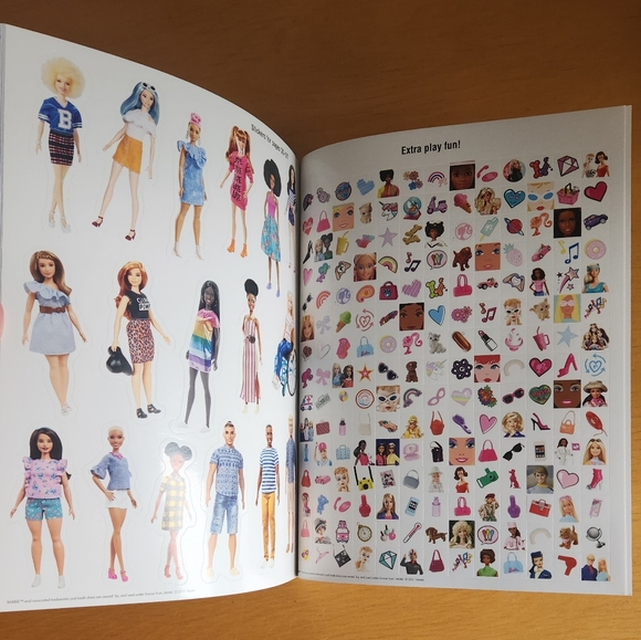 Barbie: Super Sticker Book: Through the Decades (1001 Stickers) - Picture 12 of 12